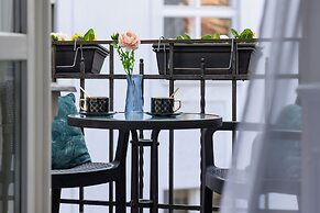 Decadent Art Deco Apartment in Old Town