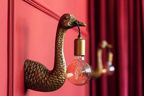 Decadent Art Deco Apartment in Old Town