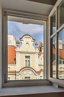 Decadent Art Deco Apartment in Old Town