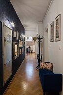 Decadent Art Deco Apartment in Old Town