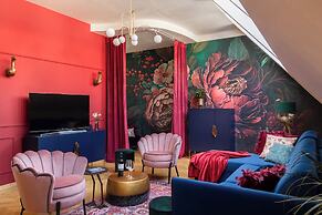 Decadent Art Deco Apartment in Old Town