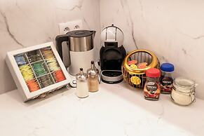 Decadent Art Deco Apartment in Old Town