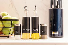 Decadent Art Deco Apartment in Old Town