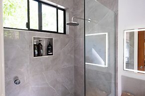 Airlie Beach Eco Cabins - Adults only