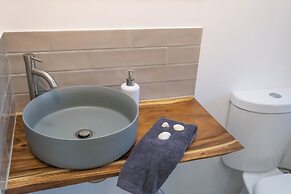 Airlie Beach Eco Cabins - Adults only