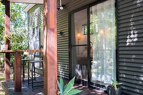 Airlie Beach Eco Cabins - Adults only