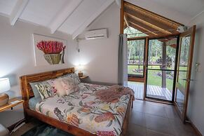 Airlie Beach Eco Cabins - Adults only