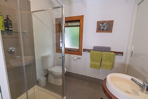 Airlie Beach Eco Cabins - Adults only