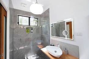 Airlie Beach Eco Cabins - Adults only