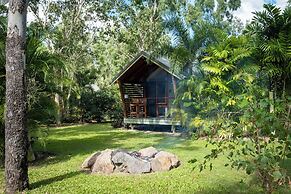 Airlie Beach Eco Cabins - Adults only