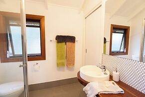 Airlie Beach Eco Cabins - Adults only