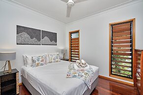Reeflections Beachfront Holiday House