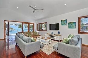 Reeflections Beachfront Holiday House