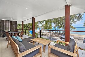 Reeflections Beachfront Holiday House