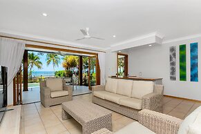 Reeflections Beachfront Holiday House