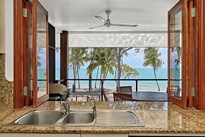Reeflections Beachfront Holiday House