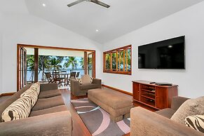 Reeflections Beachfront Holiday House