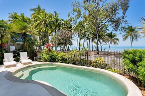 Reeflections Beachfront Holiday House