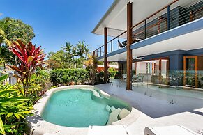 Reeflections Beachfront Holiday House