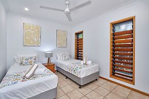 Reeflections Beachfront Holiday House