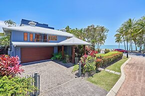 Reeflections Beachfront Holiday House