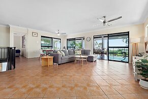 Dolce Vita Beachfront Holiday House