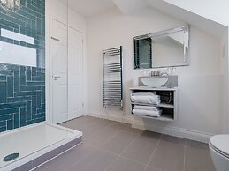 Pike & Eel Hotel and Marina