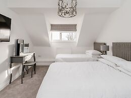 Pike & Eel Hotel and Marina