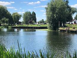 Pike & Eel Hotel and Marina