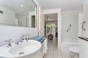 Hibiscus On Palm Cove at Marlin Waters