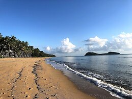 Hibiscus On Palm Cove at Marlin Waters