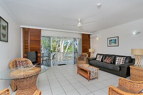 Hibiscus On Palm Cove at Marlin Waters
