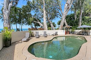 Hibiscus On Palm Cove at Marlin Waters