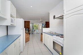 Hibiscus On Palm Cove at Marlin Waters