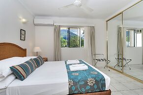 Hibiscus On Palm Cove at Marlin Waters