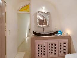 Christina's Cave House