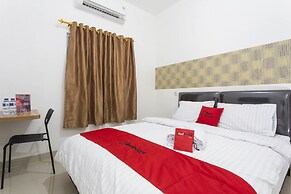 RedDoorz Plus @ Boulevard Residence BSD