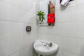 RedDoorz Plus near Trisakti University