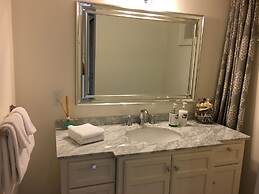 Beautiful 4BR Downtown House, Sleeps 10