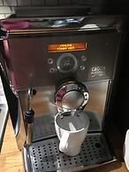 Beautiful 4BR Downtown House, Sleeps 10