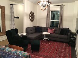 Beautiful 4BR Downtown House, Sleeps 10