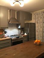 Beautiful 4BR Downtown House, Sleeps 10