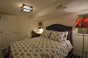 Beautiful 4BR Downtown House, Sleeps 10