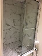 Beautiful 4BR Downtown House, Sleeps 10