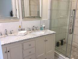 Beautiful 4BR Downtown House, Sleeps 10