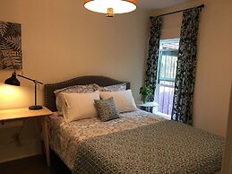 Beautiful 4BR Downtown House, Sleeps 10