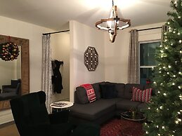 Beautiful 4BR Downtown House, Sleeps 10