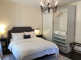 Beautiful 4BR Downtown House, Sleeps 10