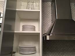 Beautiful 4BR Downtown House, Sleeps 10