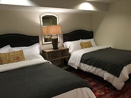 Beautiful 4BR Downtown House, Sleeps 10